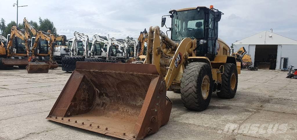 CAT 938M لوادر بعجل