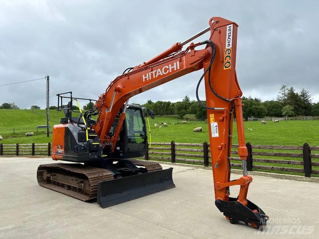 Hitachi ZX 135 US-6 حفارات زحافة