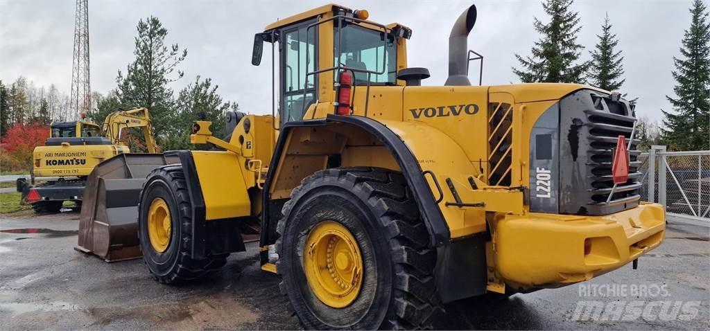 Volvo L220F لوادر بعجل