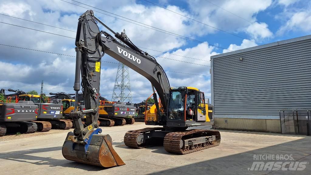 Volvo EC220E حفارات زحافة