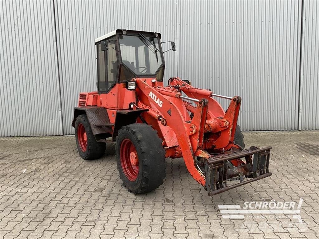 Atlas 82 E لوادر بعجل