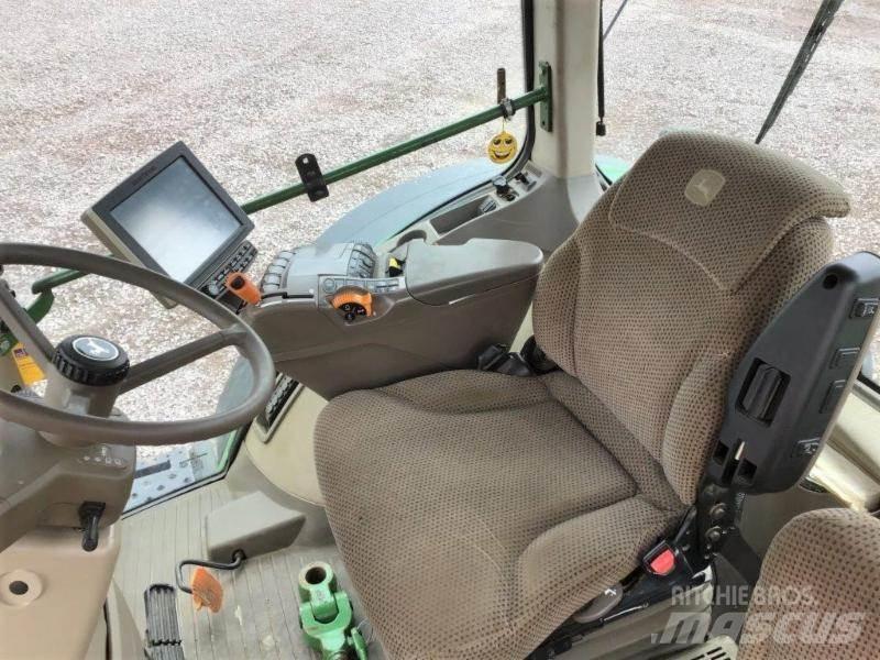 John Deere 8320 R الجرارات