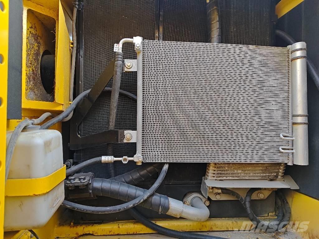 Komatsu PC 200-8 حفارات زحافة