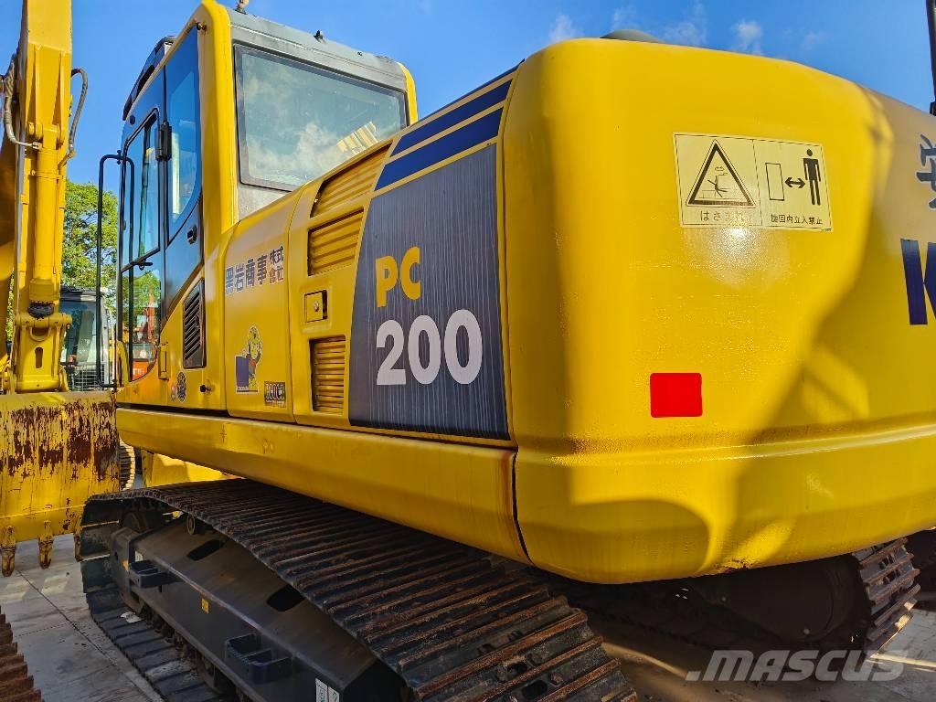 Komatsu PC 200-8 حفارات زحافة
