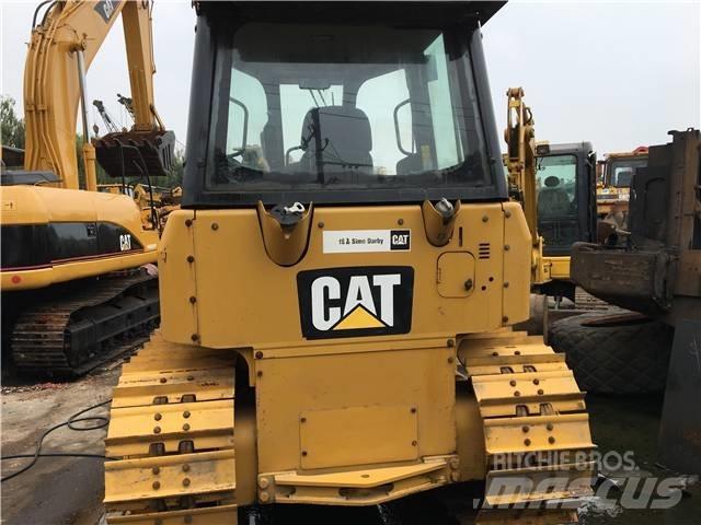 CAT D 5 K بلدوزرات مجنزرة
