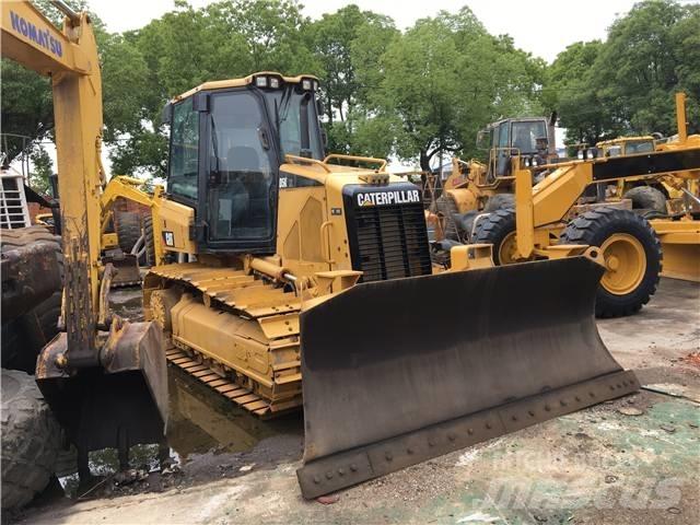 CAT D 5 K بلدوزرات مجنزرة