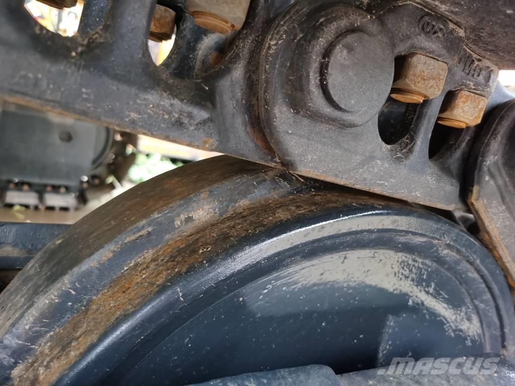 Komatsu PC 220-7 حفارات زحافة