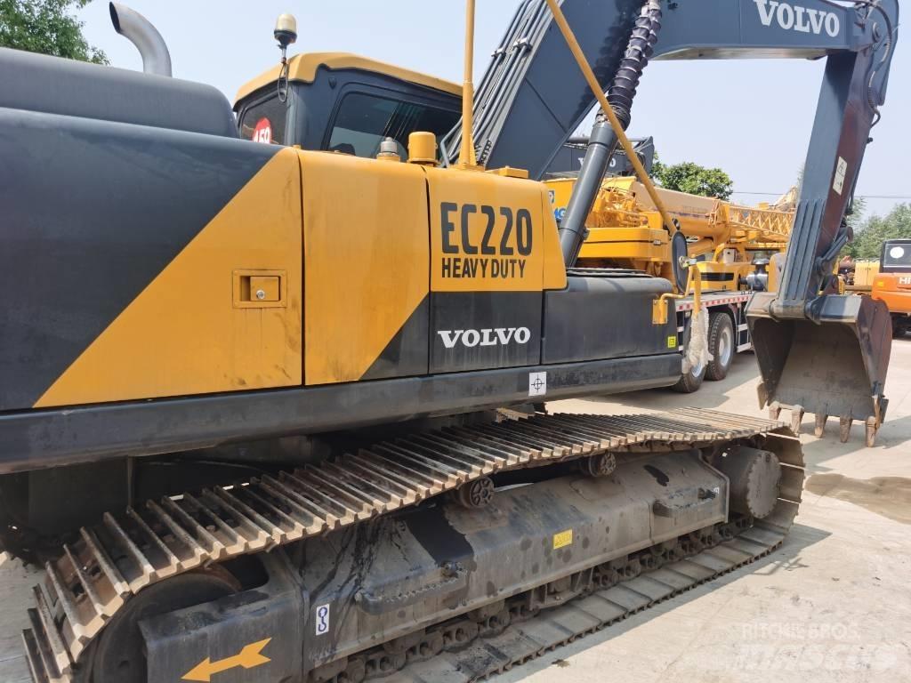 vovlo ec220 حفارات زحافة
