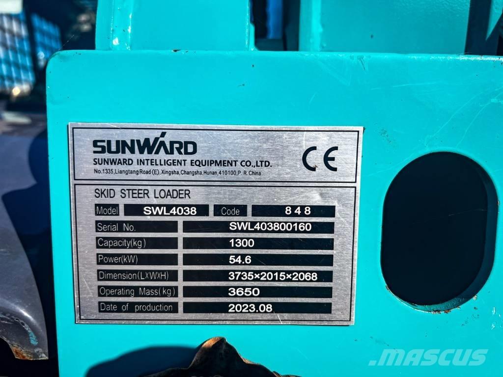 Sunward 4038 لوادر انزلاقية التوجيه