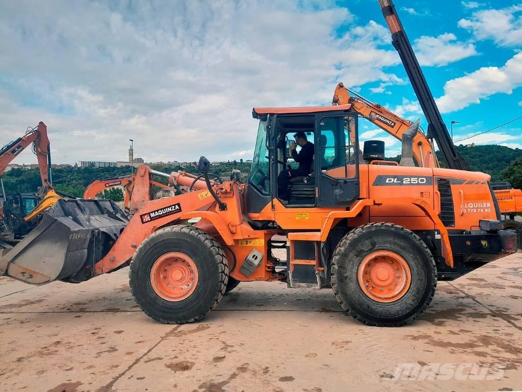 Doosan DL 250-3 لوادر بعجل