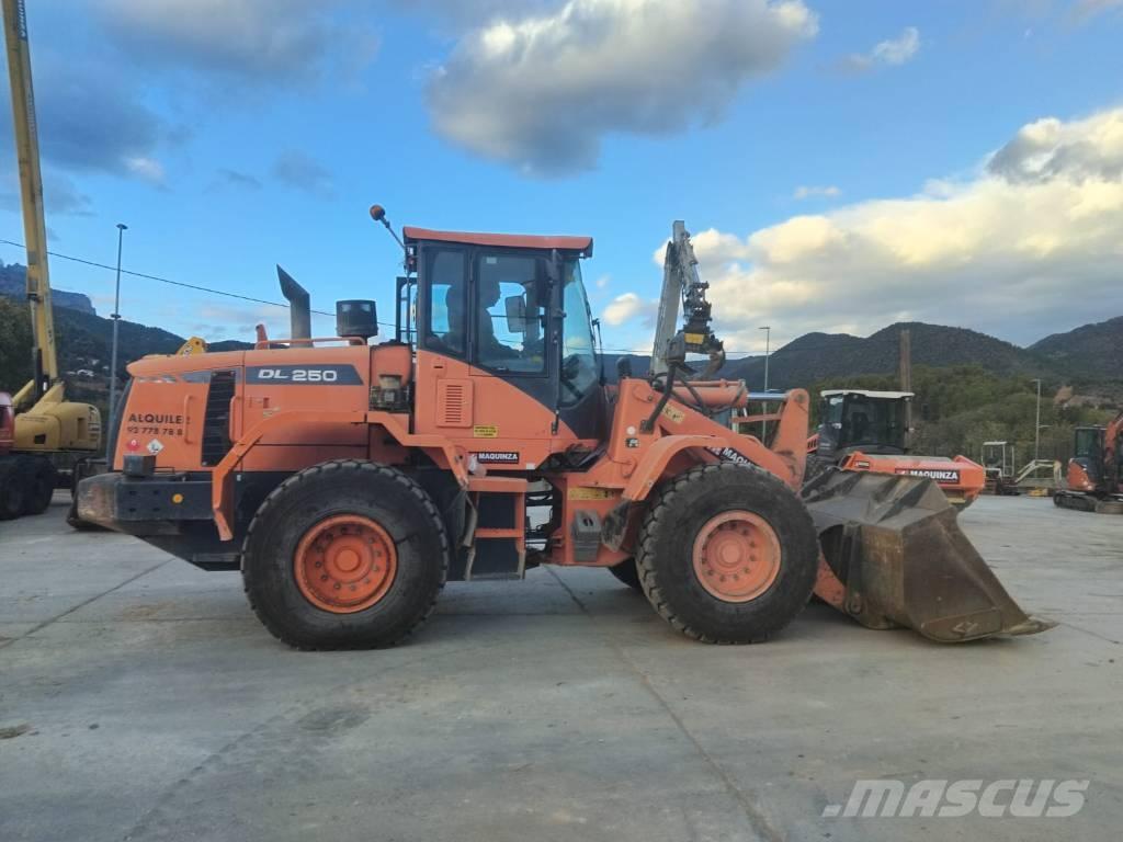 Doosan DL 250-3 لوادر بعجل