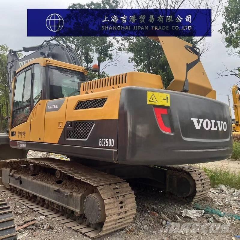 Volvo EC 250 D حفارات زحافة