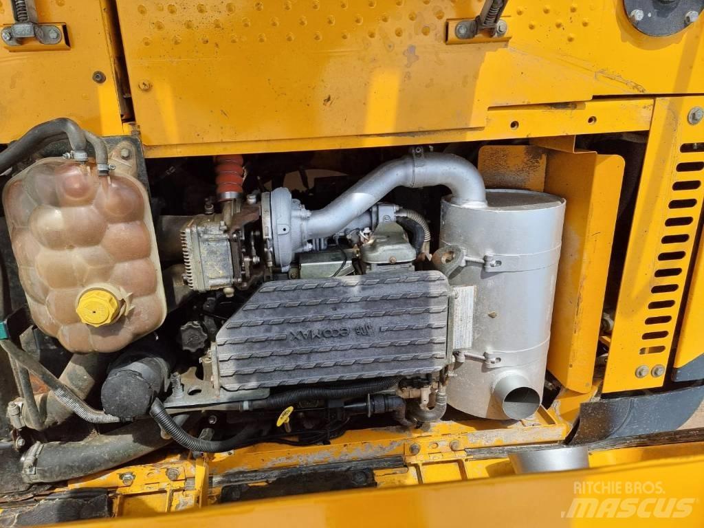 JCB JS 130 LC حفارات زحافة