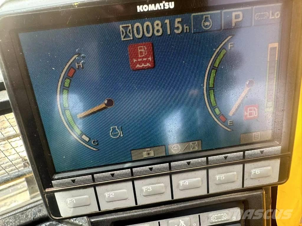 Komatsu PC220-8 حفارات زحافة