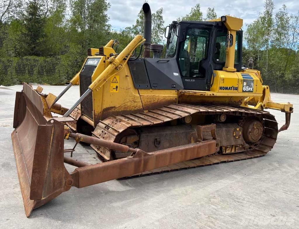 Komatsu D 65 PX-15 بلدوزرات مجنزرة