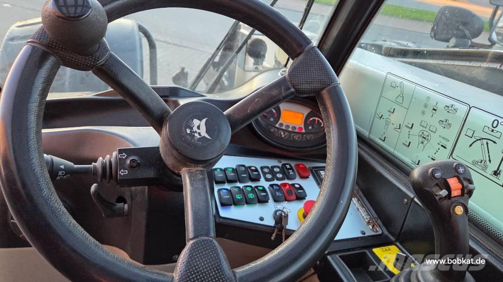 Bobcat TL 358 معدات مناولة لأغراض الزراعة