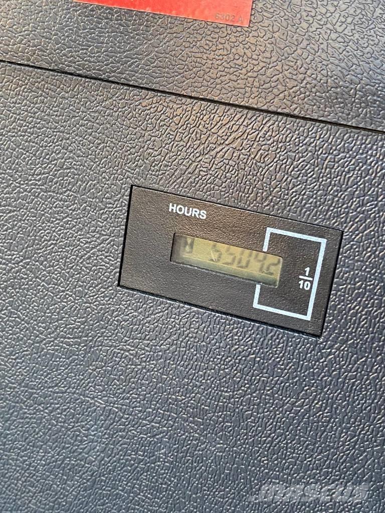 Hyundai HW 180 حفارات بعجل