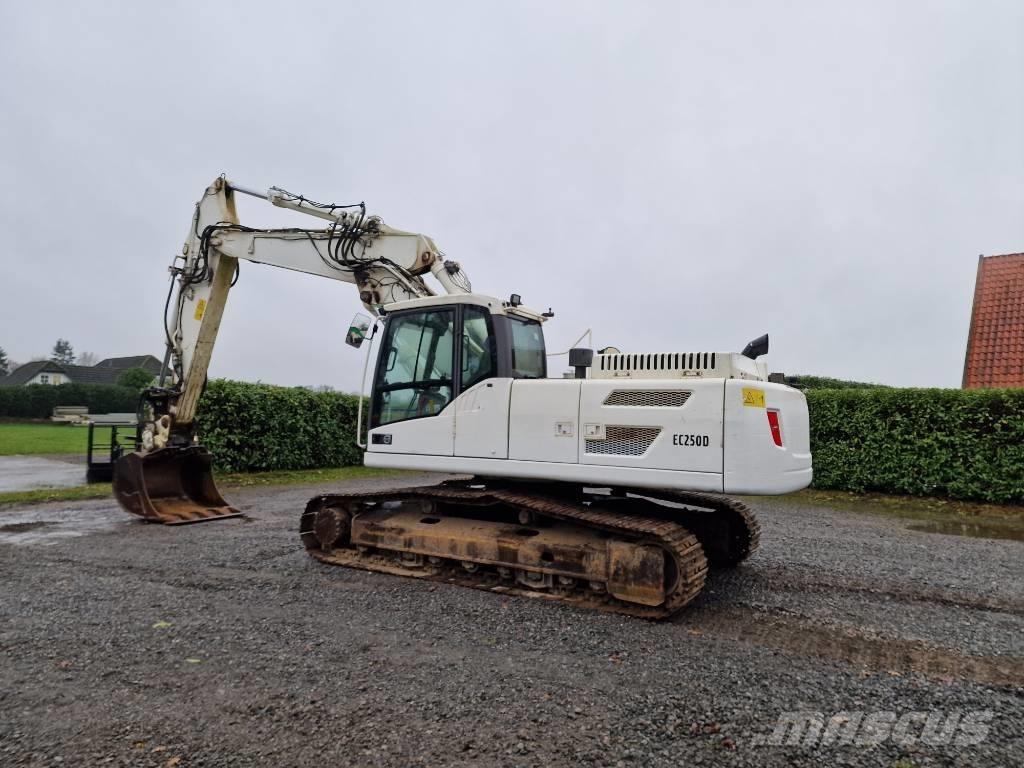 Volvo EC 250 D N L حفارات زحافة