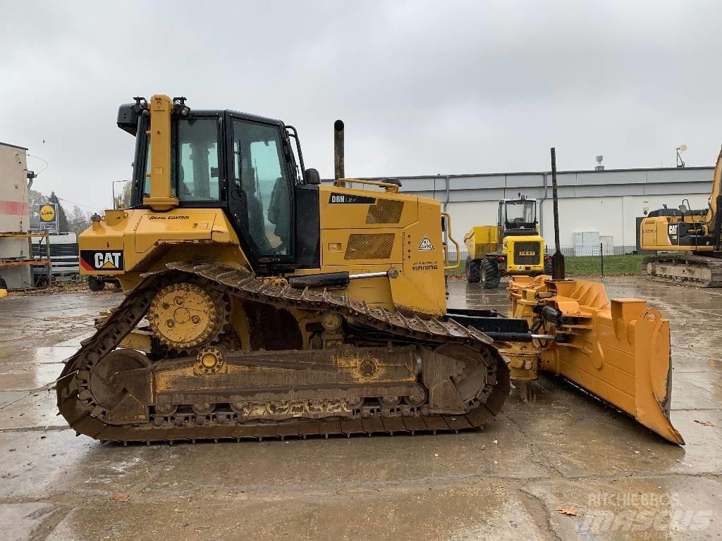 CAT D 6 N LGP بلدوزرات مجنزرة