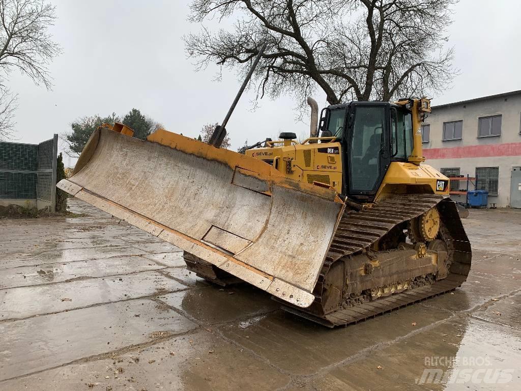 CAT D 6 N LGP بلدوزرات مجنزرة