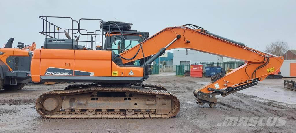 Develon DX225LC-5 حفارات زحافة