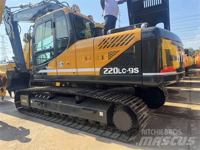 Hyundai Robex 220 LC حفارات زحافة