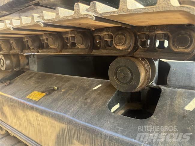 Hyundai Robex 220 LC حفارات زحافة