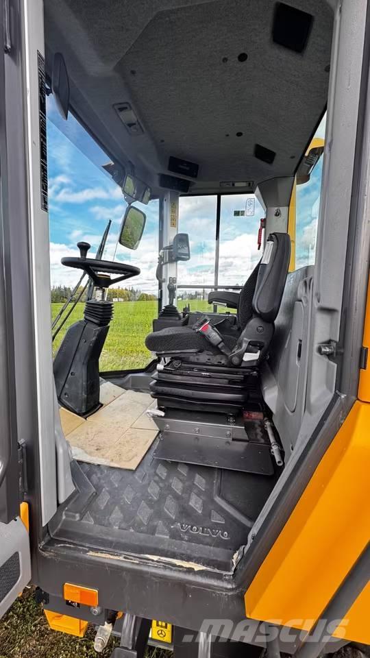 Volvo SD75B مداحل أحادية الأسطوانة