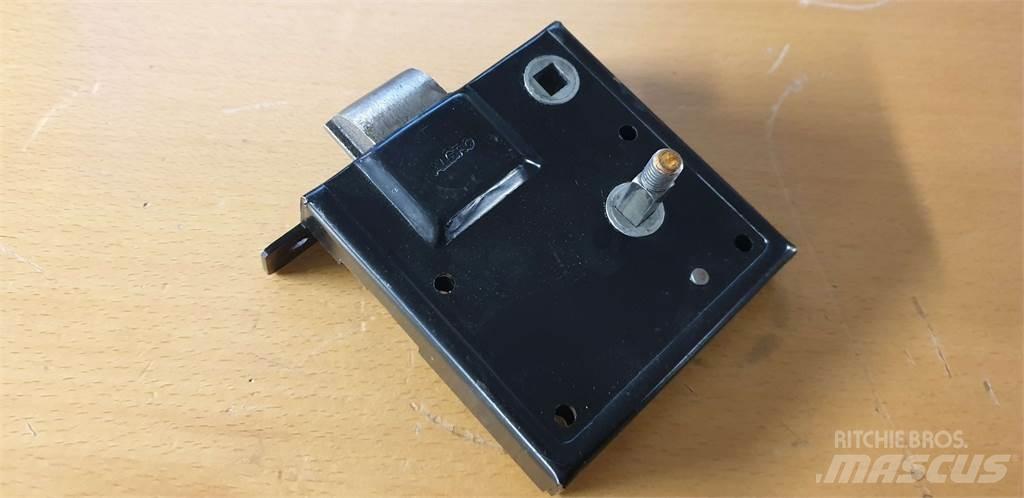  FMG/Ösa 813918 كابينة والداخلية