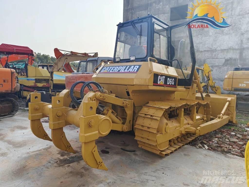 CAT D 6 G بلدوزرات مجنزرة
