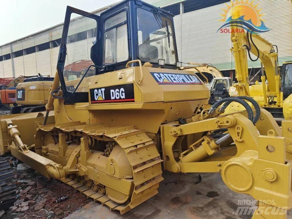 CAT D 6 G بلدوزرات مجنزرة