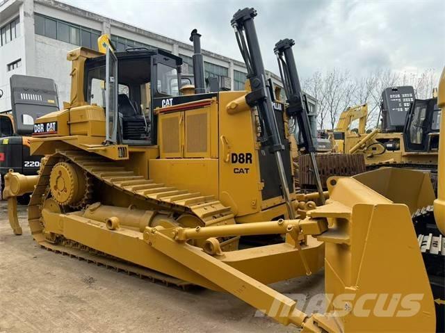 CAT D 8 R بلدوزرات مجنزرة