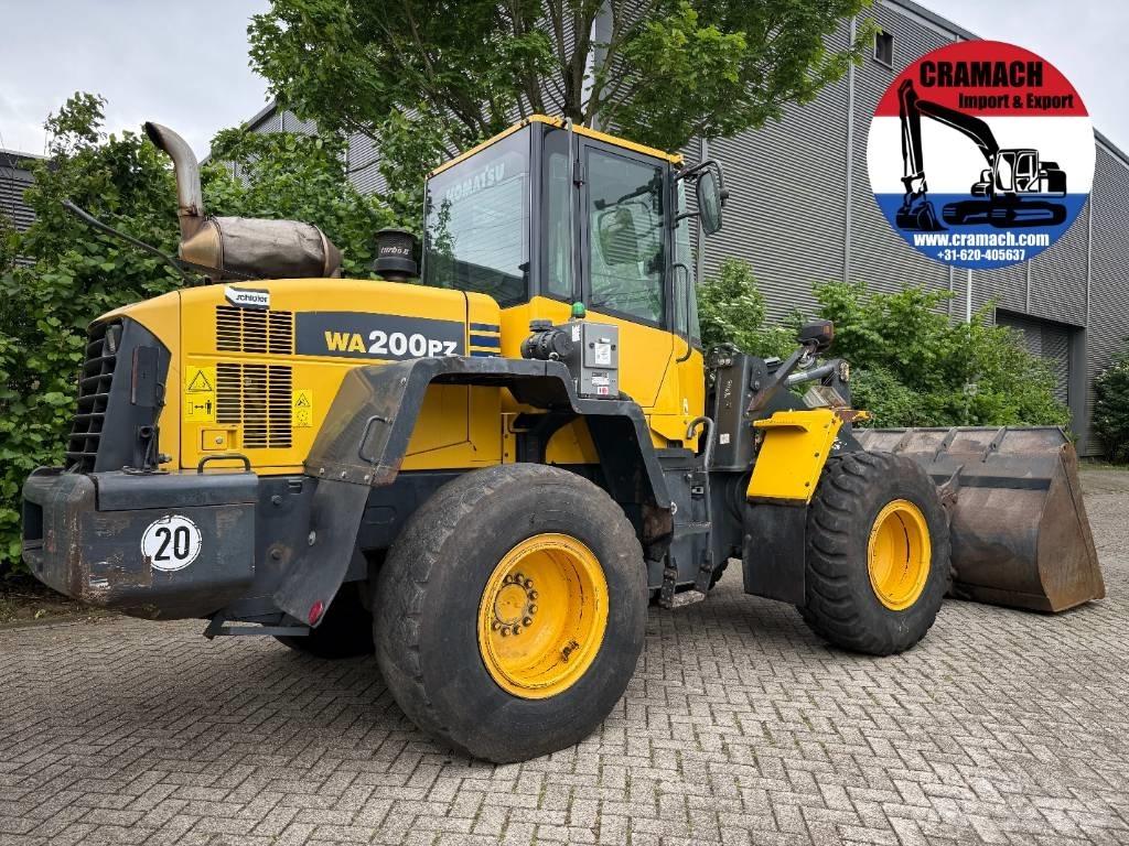 Komatsu WA 200 PZ-6 لوادر بعجل