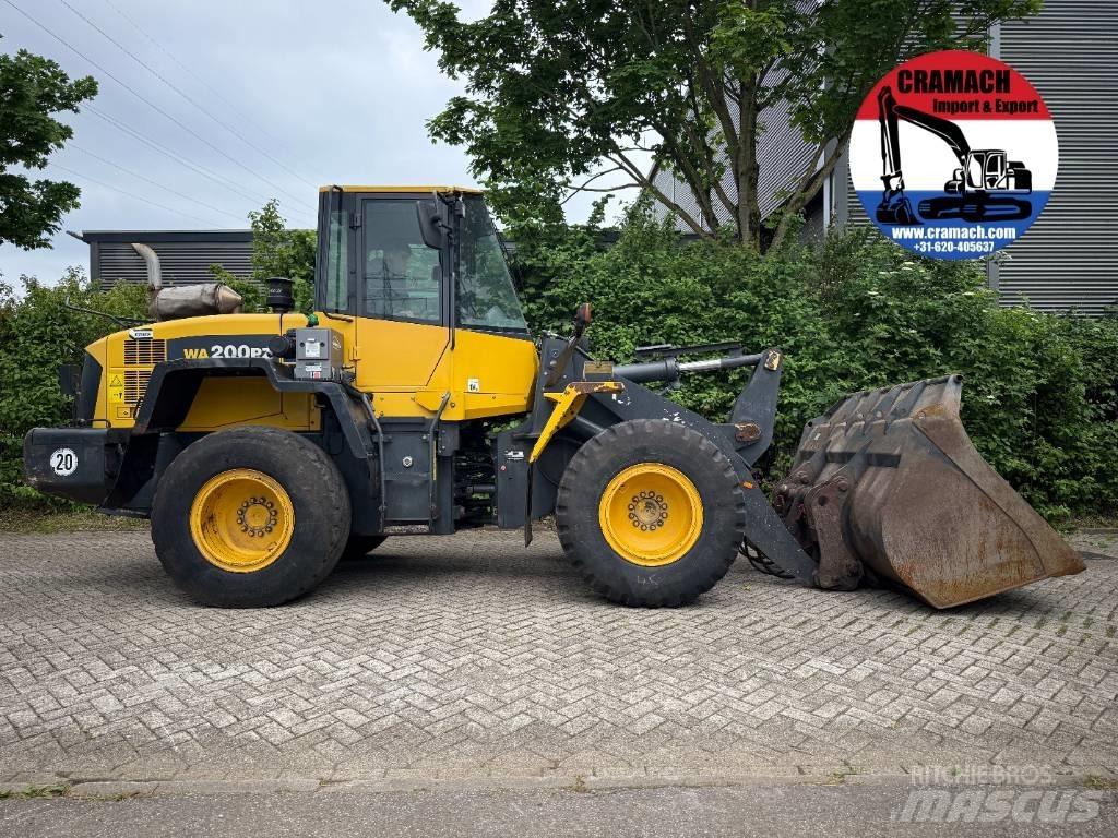 Komatsu WA 200 PZ-6 لوادر بعجل