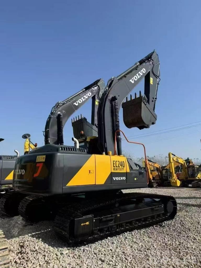 Volvo EC 240 حفارات زحافة