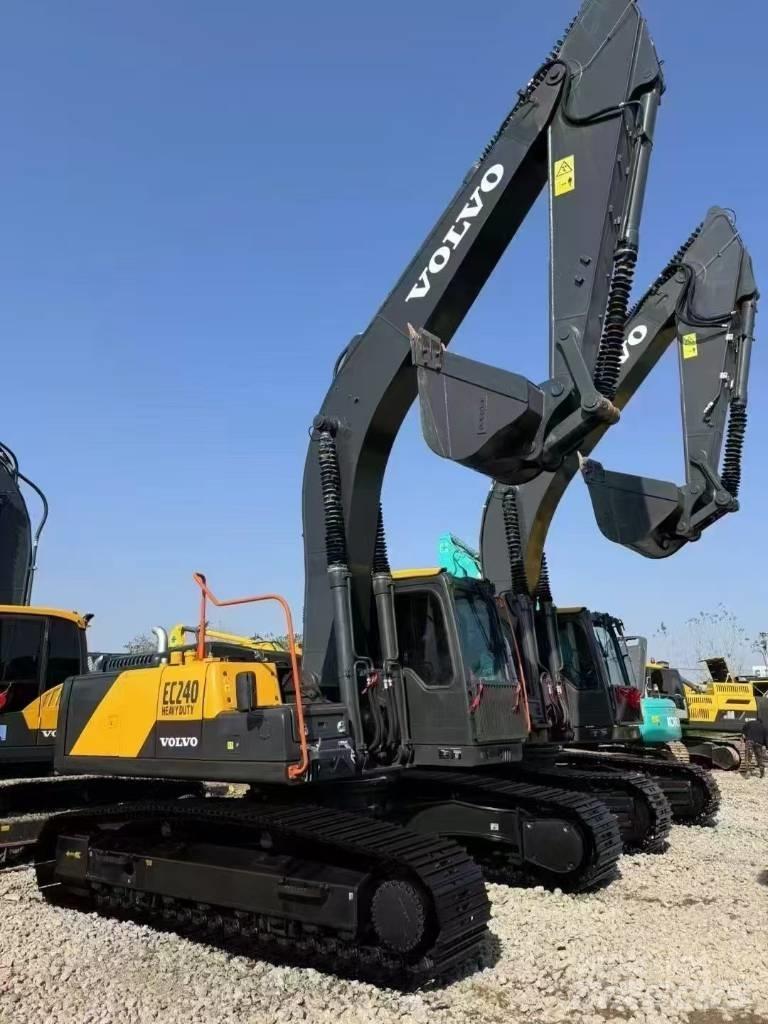 Volvo EC 240 حفارات زحافة