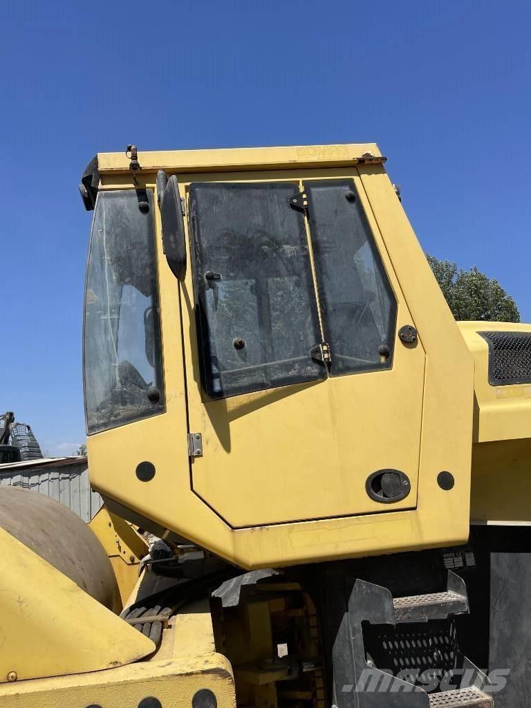 Bomag 226-4 مداحل أحادية الأسطوانة