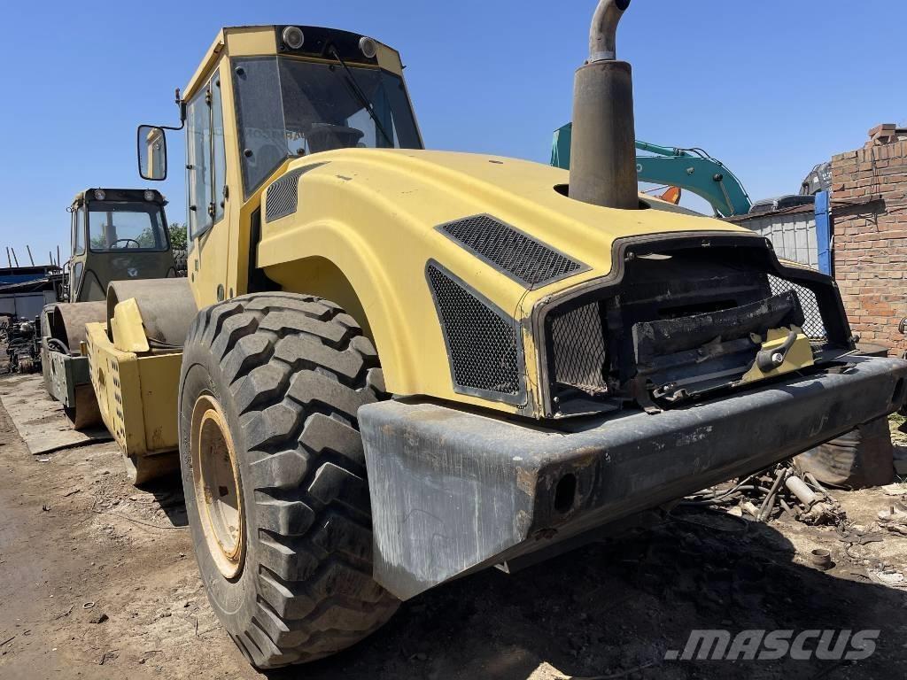 Bomag 226-4 مداحل أحادية الأسطوانة