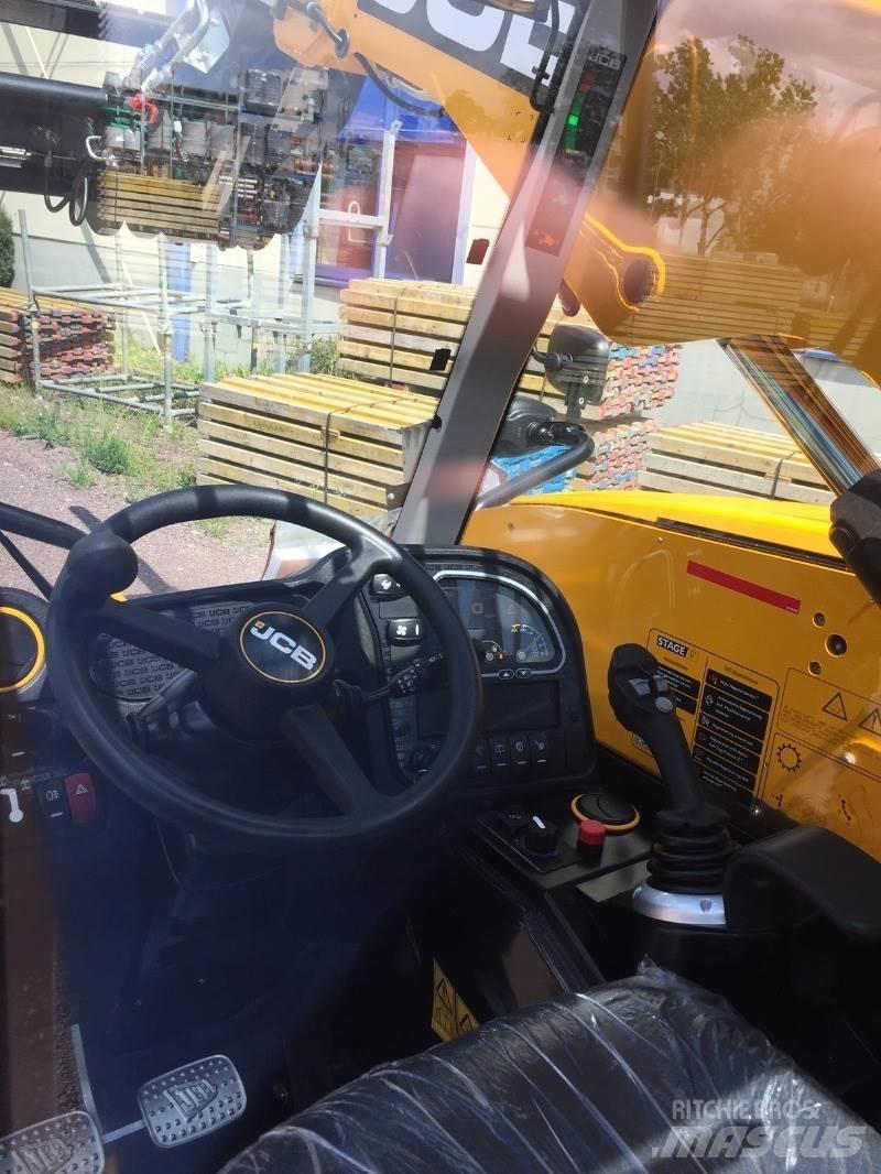 JCB 525-60 مناولات متداخلة
