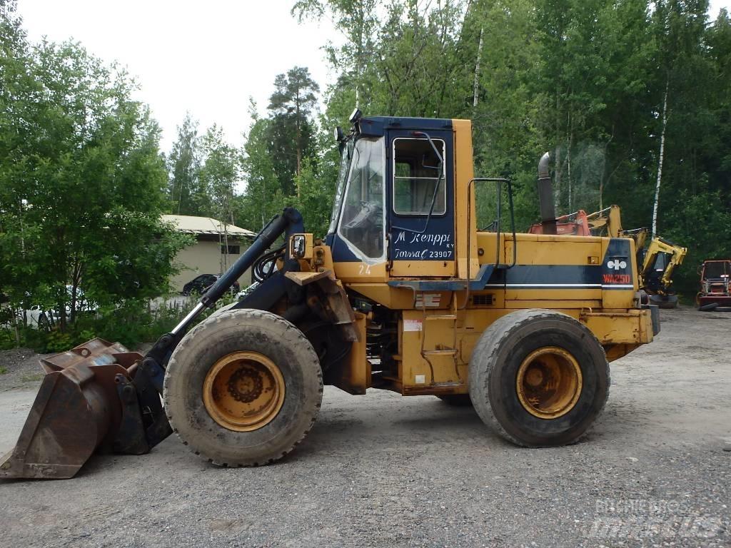 Komatsu WA 250-1 لوادر بعجل