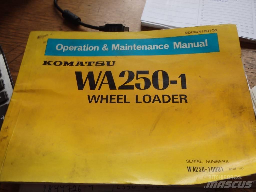 Komatsu WA 250-1 لوادر بعجل