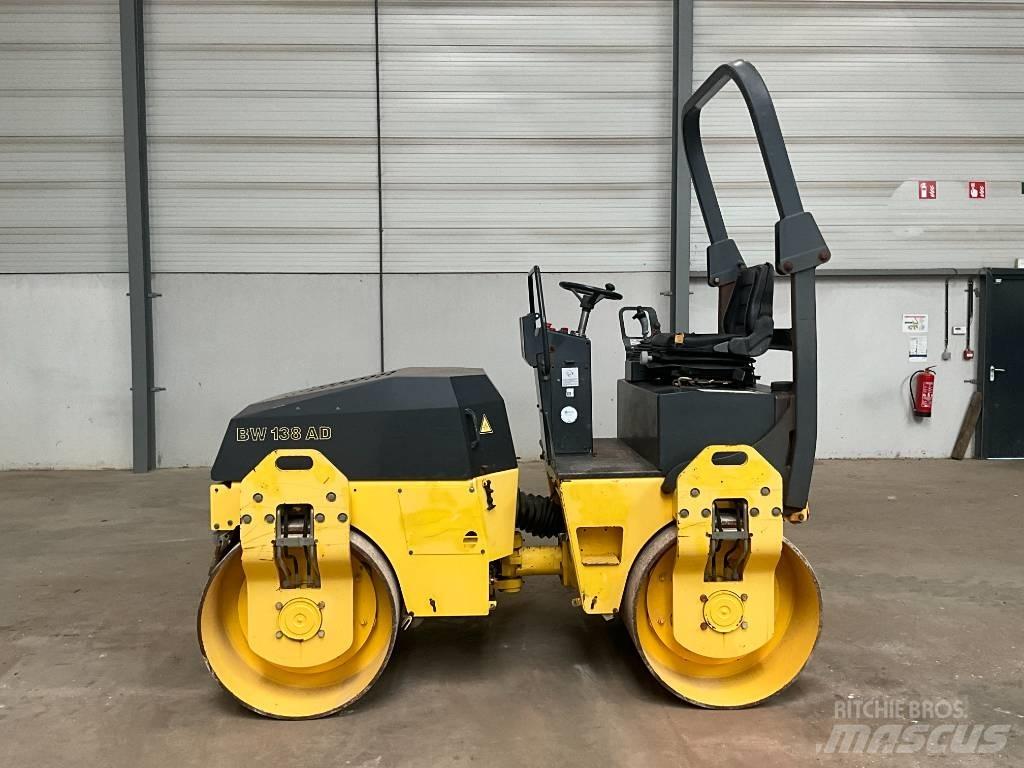 Bomag BW 138 AD مداحل ثنائية الاسطوانة