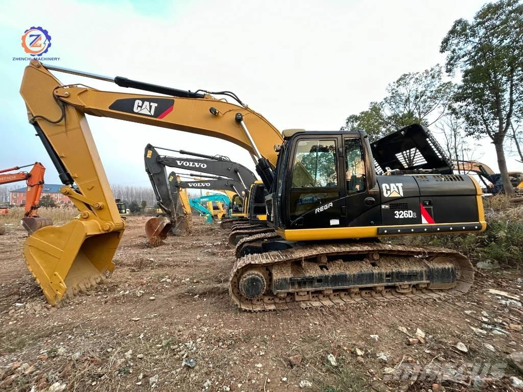 CAT 326 D حفارات زحافة