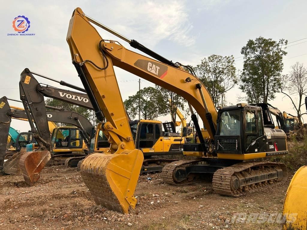 CAT 326 D حفارات زحافة