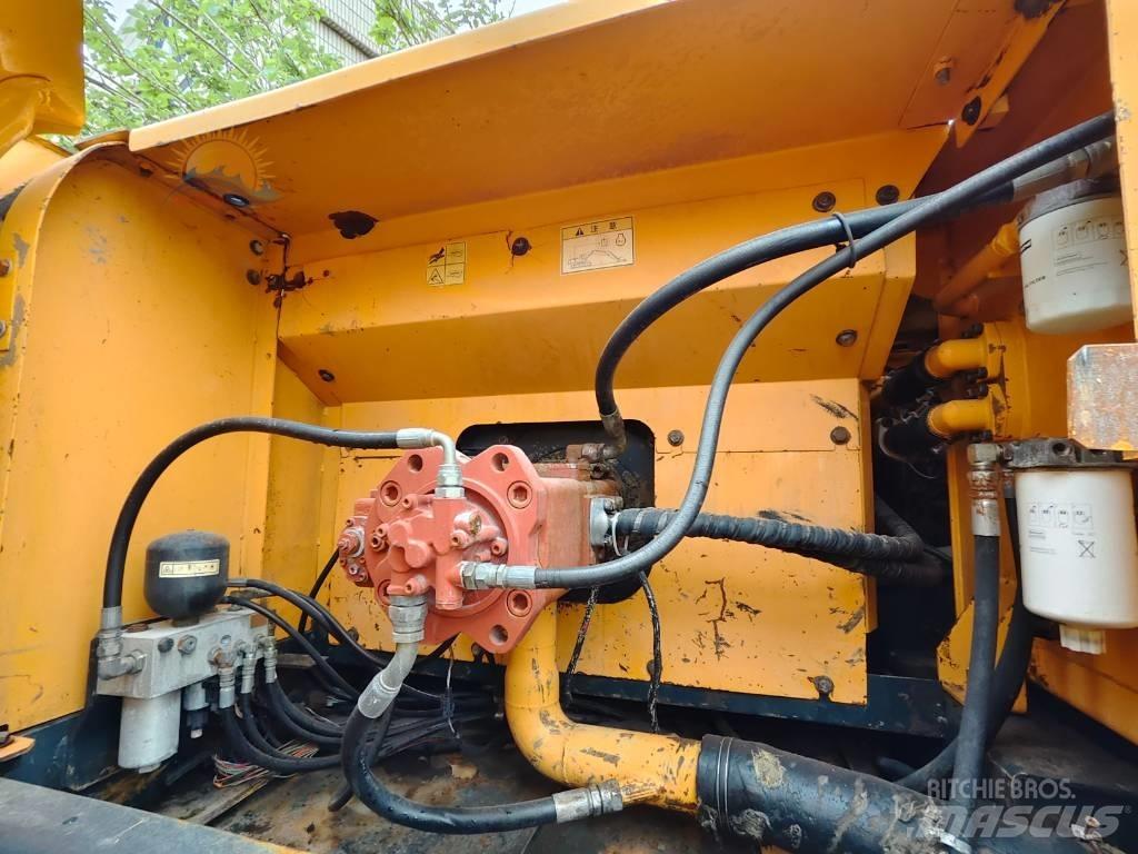 Hyundai R 300 LC-9S حفارات زحافة