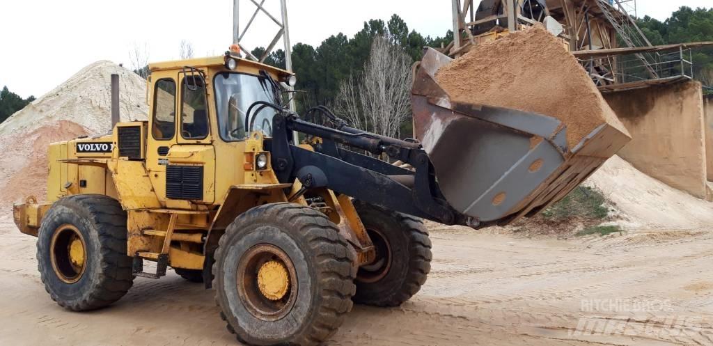 Volvo L 90 لوادر بعجل