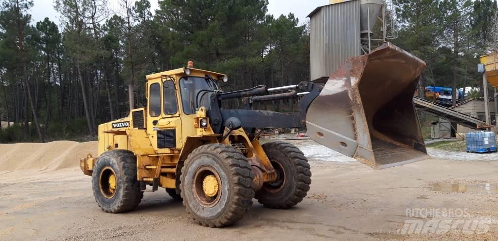 Volvo L 90 لوادر بعجل