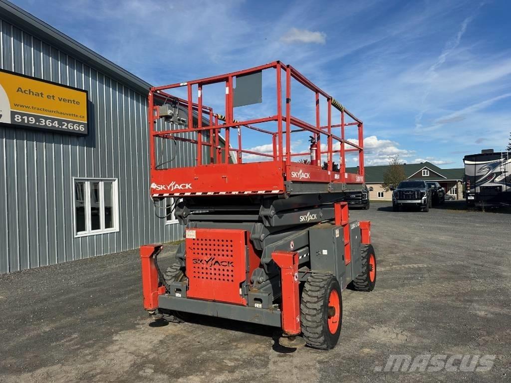 SkyJack SJ 8841 RT رافعات مقصية الشكل