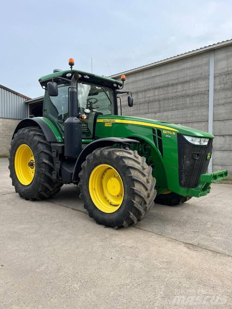 John Deere 8270 R الجرارات