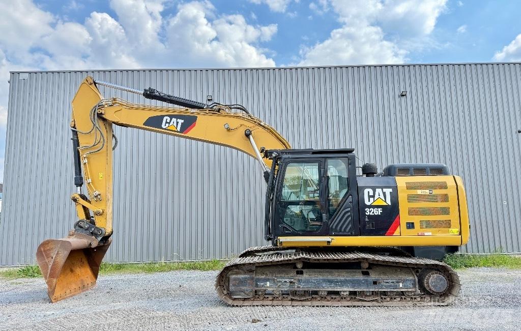 CAT 326 F L حفارات زحافة